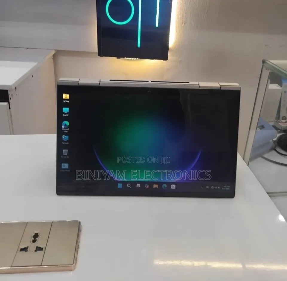 New Laptop HP Envy x360 8GB Intel Core i7 SSD 512GB