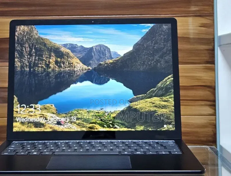 New Laptop Microsoft Surface 16GB Intel Core i7 SSD 256GB