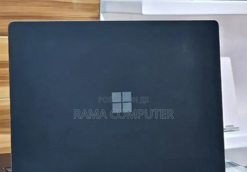 New Laptop Microsoft Surface 16GB Intel Core i7 SSD 256GB