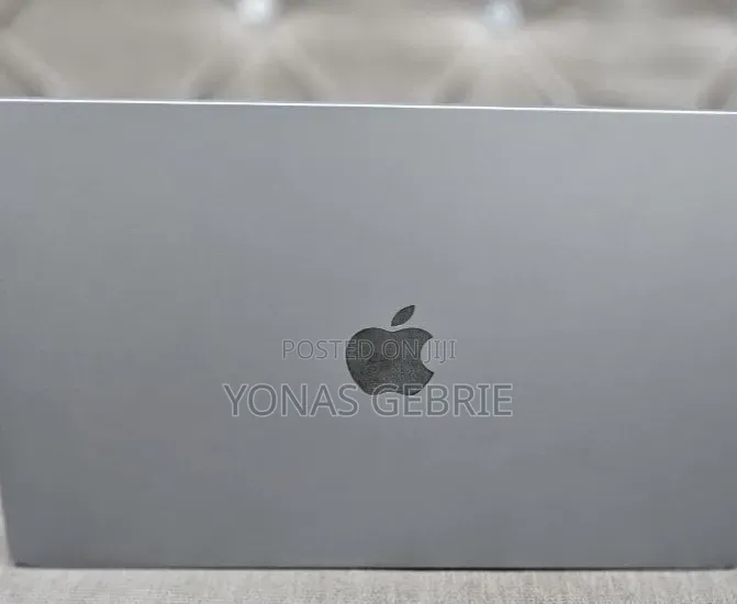 New Laptop Apple MacBook 8GB Apple M3 SSD 512GB