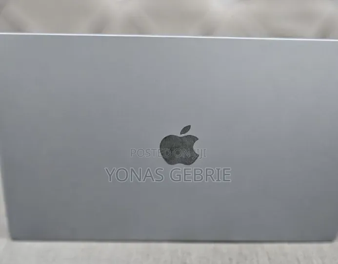 New Laptop Apple MacBook 8GB Apple M3 SSD 512GB