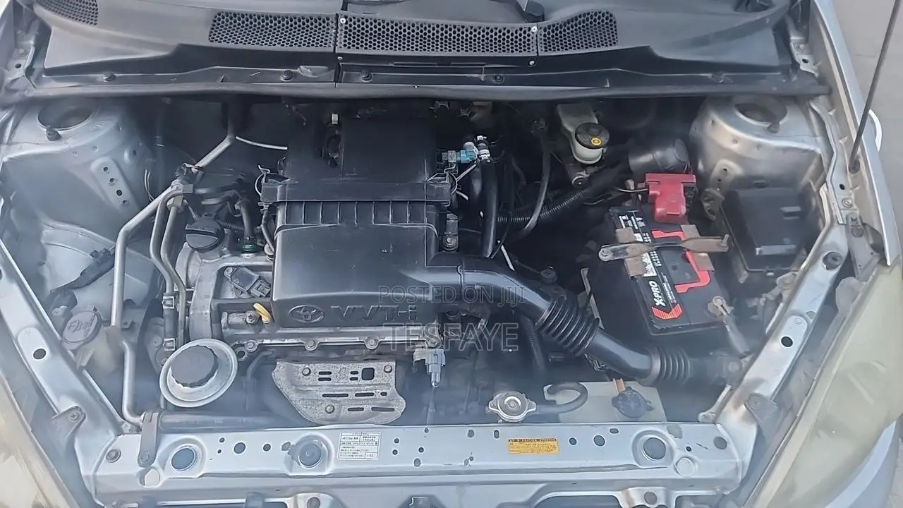 Toyota Vitz 2003 Silver