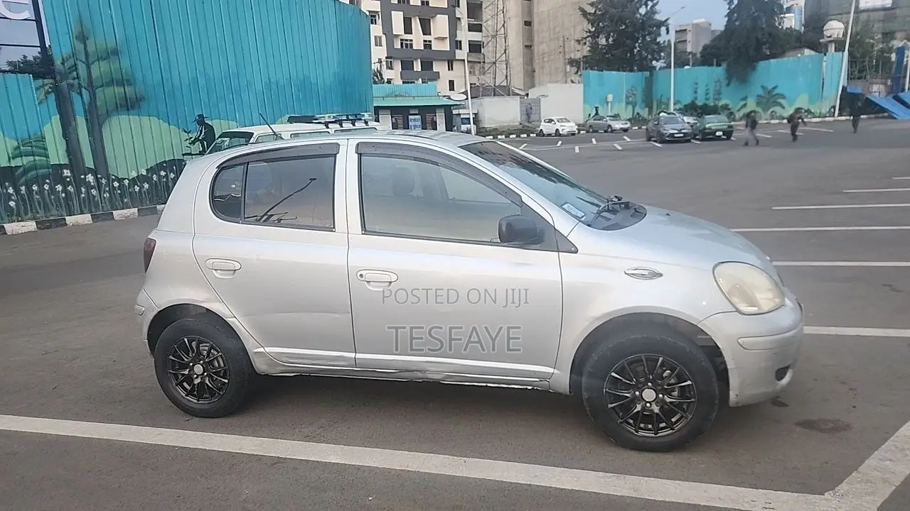 Toyota Vitz 2003 Silver