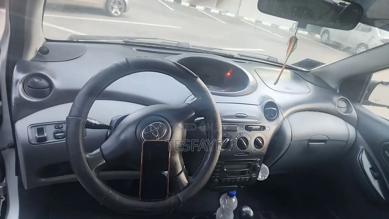 Toyota Vitz 2003 Silver