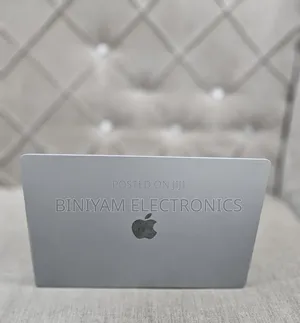 New Laptop Apple MacBook Air 2024 M3 8GB Apple M3 SSD 512GB