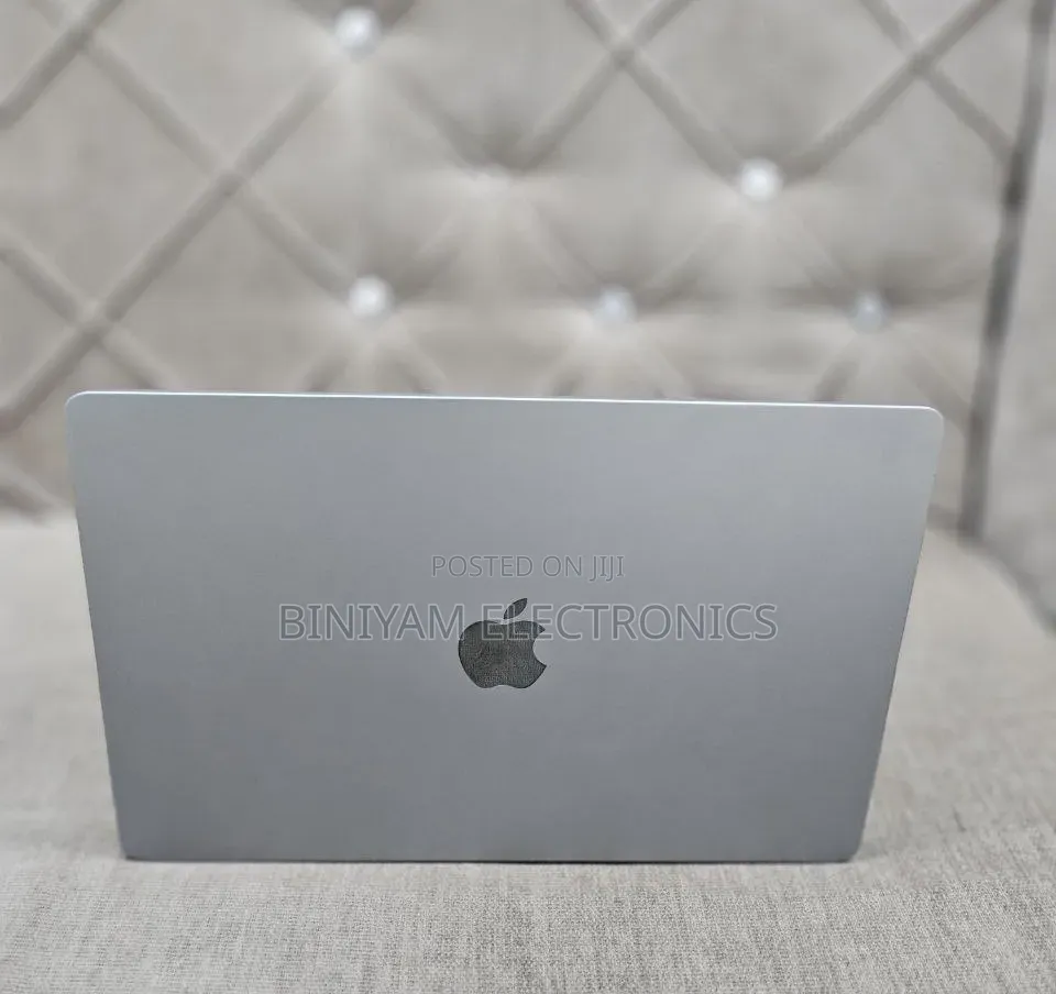 New Laptop Apple MacBook Air 2024 M3 8GB Apple M3 SSD 512GB
