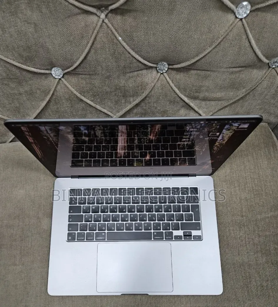 New Laptop Apple MacBook Air 2024 M3 8GB Apple M3 SSD 512GB