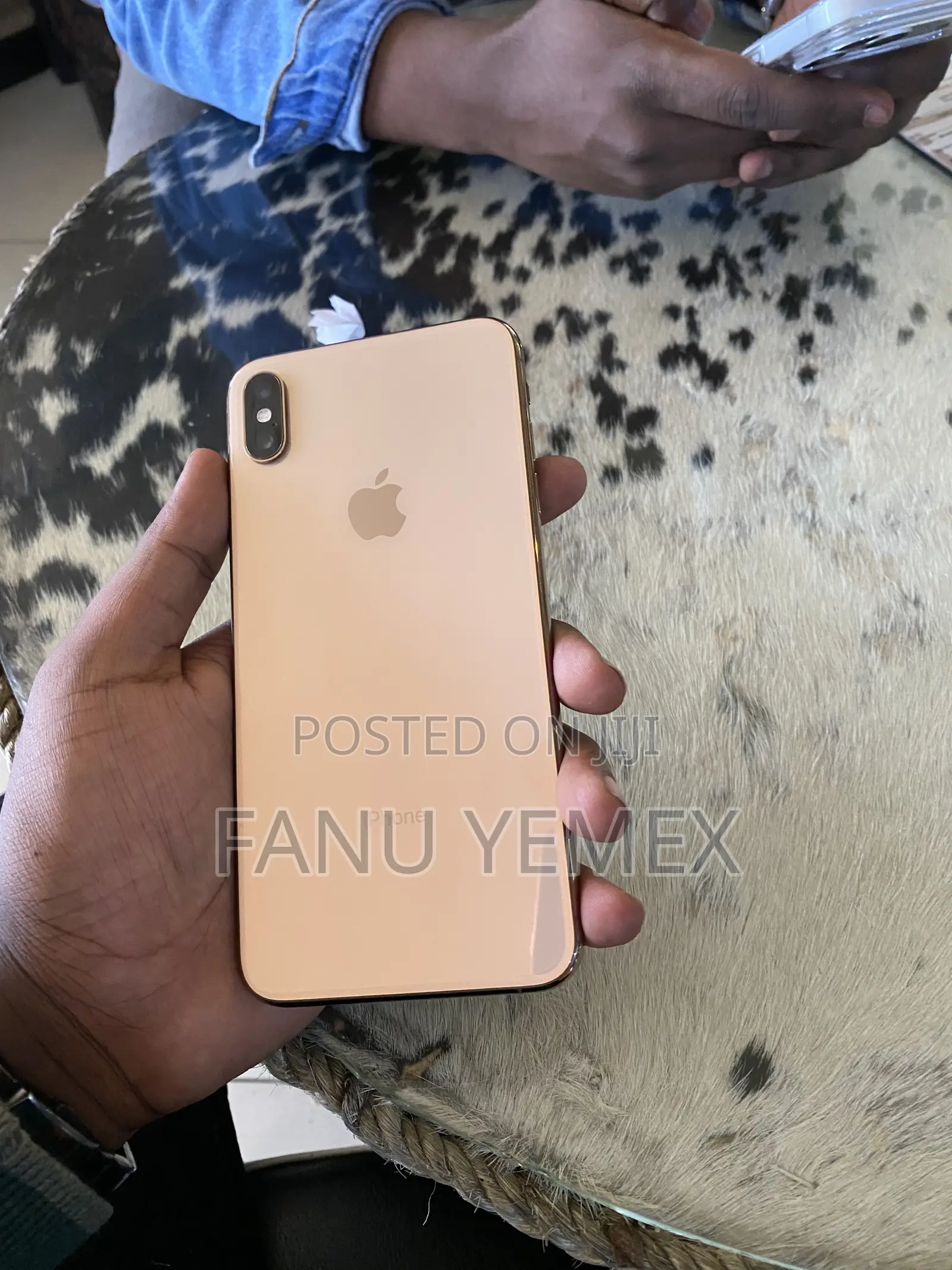 New Apple iPhone XS Max 64 GB Gold