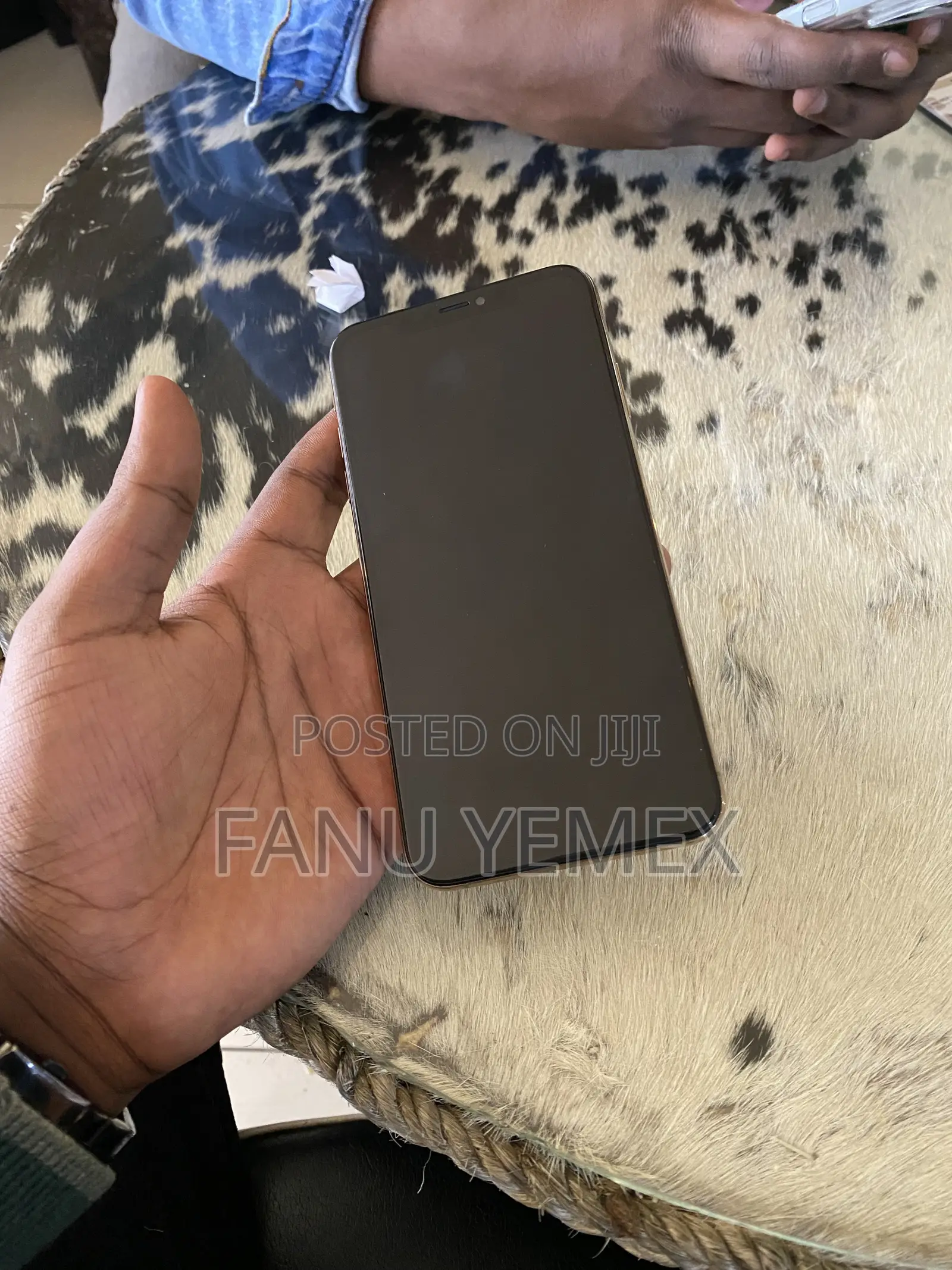 New Apple iPhone XS Max 64 GB Gold