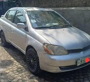 Toyota Platz 2001 Silver