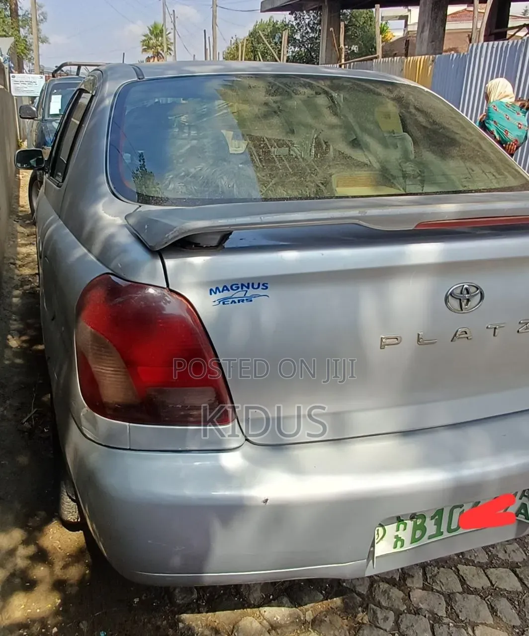 Toyota Platz 2001 Silver