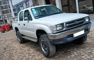 Toyota Hilux 2000 White