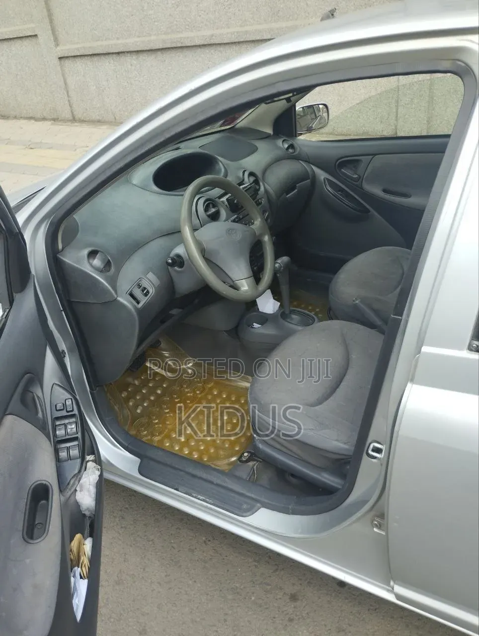 Toyota Vitz 2001 Silver
