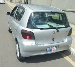 Toyota Vitz 2001 Silver