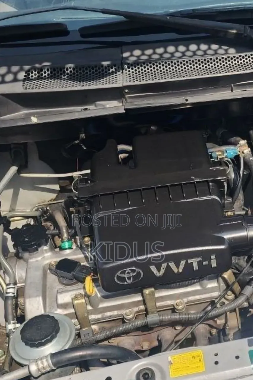 Toyota Vitz 2001 Silver