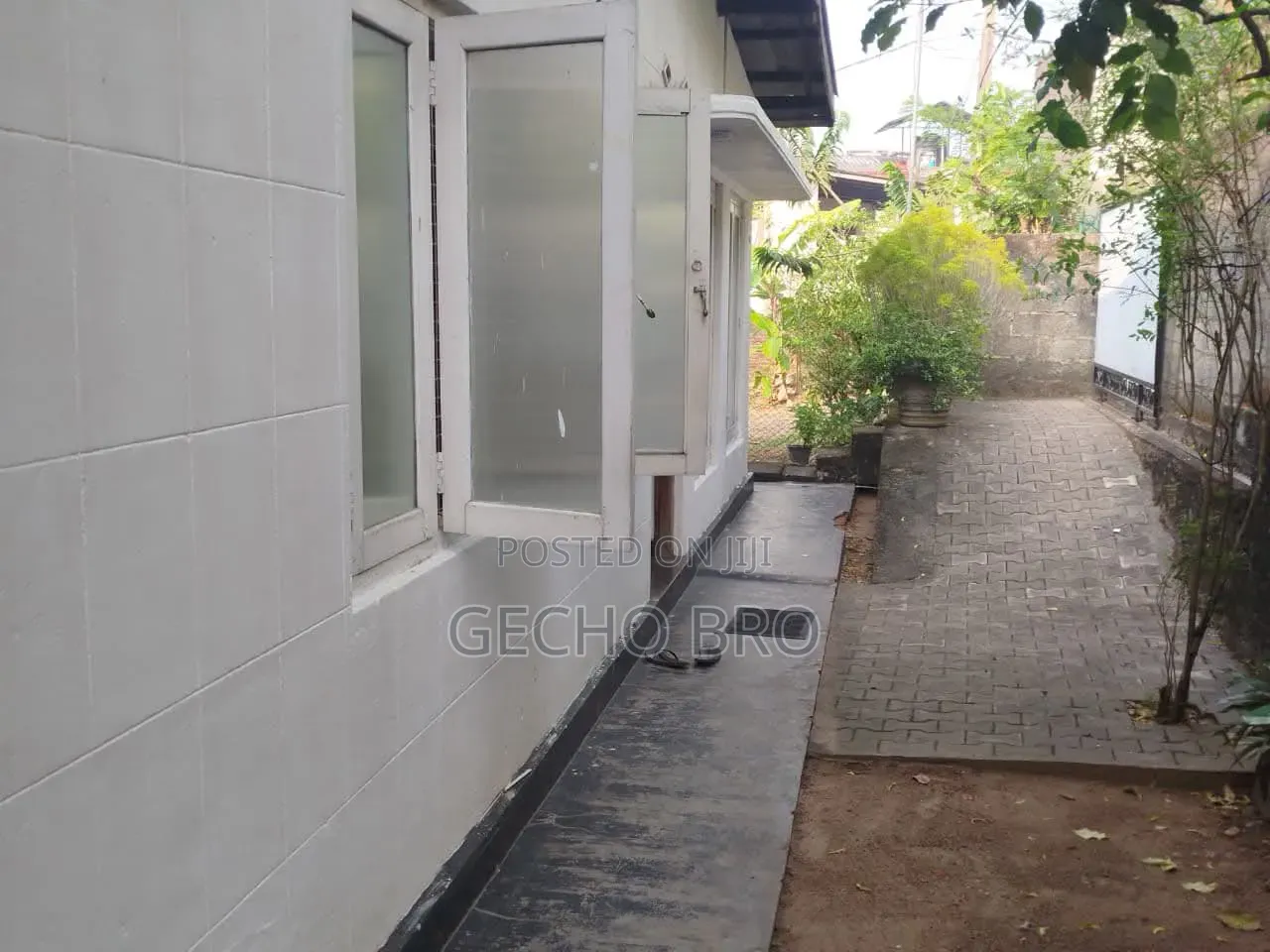 Furnished 4bdrm Villa in Bole for sale