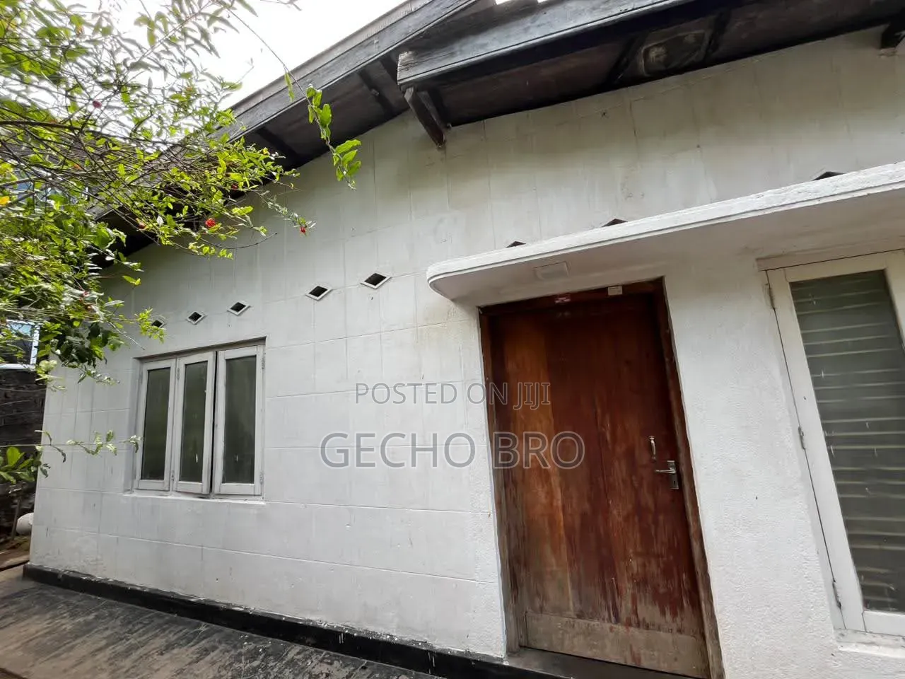 Furnished 4bdrm Villa in Bole for sale