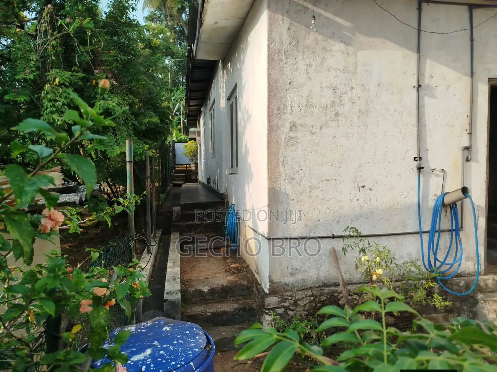 Furnished 4bdrm Villa in Bole for sale