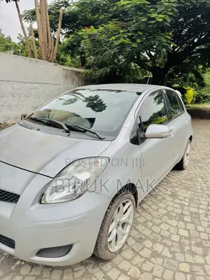 Toyota Yaris Base Hatchback 3dr 2010 Silver
