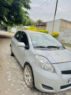 Toyota Yaris Base Hatchback 3dr 2010 Silver
