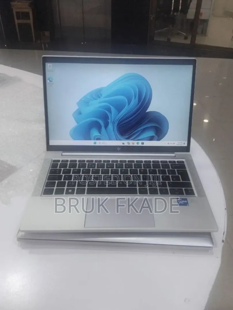 New Laptop HP EliteBook 830 G8 16GB Intel Core i5 SSD 512GB