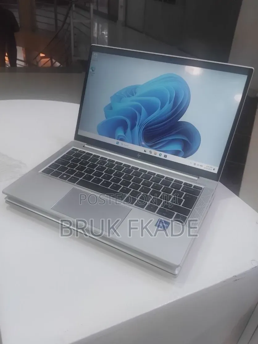 New Laptop HP EliteBook 830 G8 16GB Intel Core i5 SSD 512GB