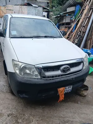 Toyota Hilux 2006 White