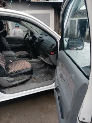 Toyota Hilux 2006 White
