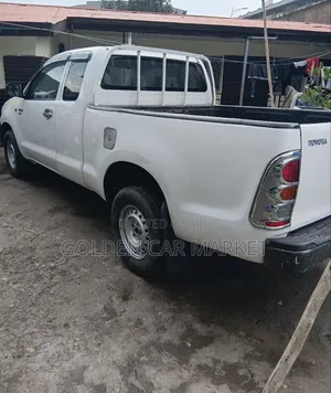 Toyota Hilux 2006 White