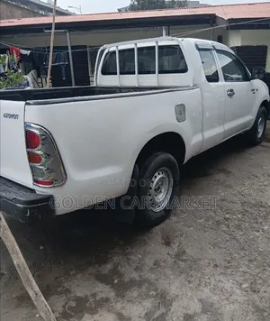 Toyota Hilux 2006 White
