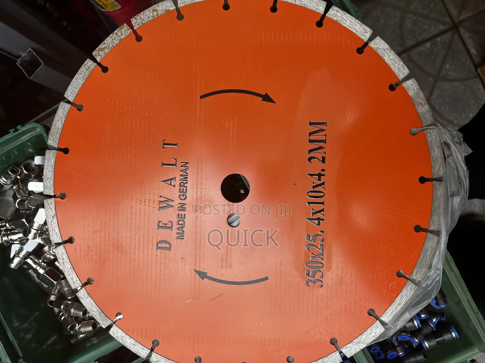 Dewalt 350 Mm Ceramic/Asphalt Cutter