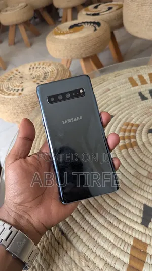 New Samsung Galaxy S10 5G 256 GB Black