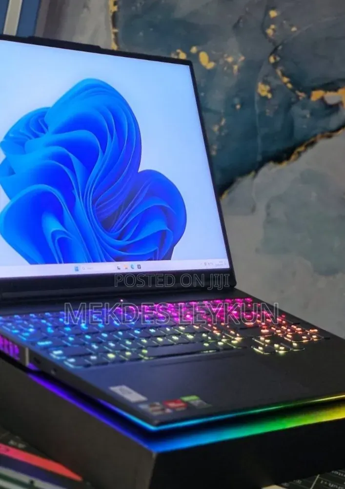 New Laptop Lenovo Legion 9 32GB AMD Ryzen 9 SSD 1T