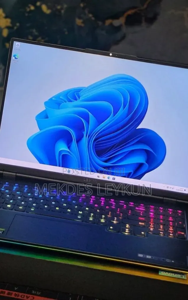 New Laptop Lenovo Legion 9 32GB AMD Ryzen 9 SSD 1T
