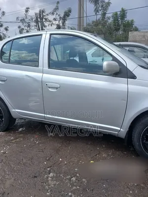 Toyota Vitz 2001 Silver