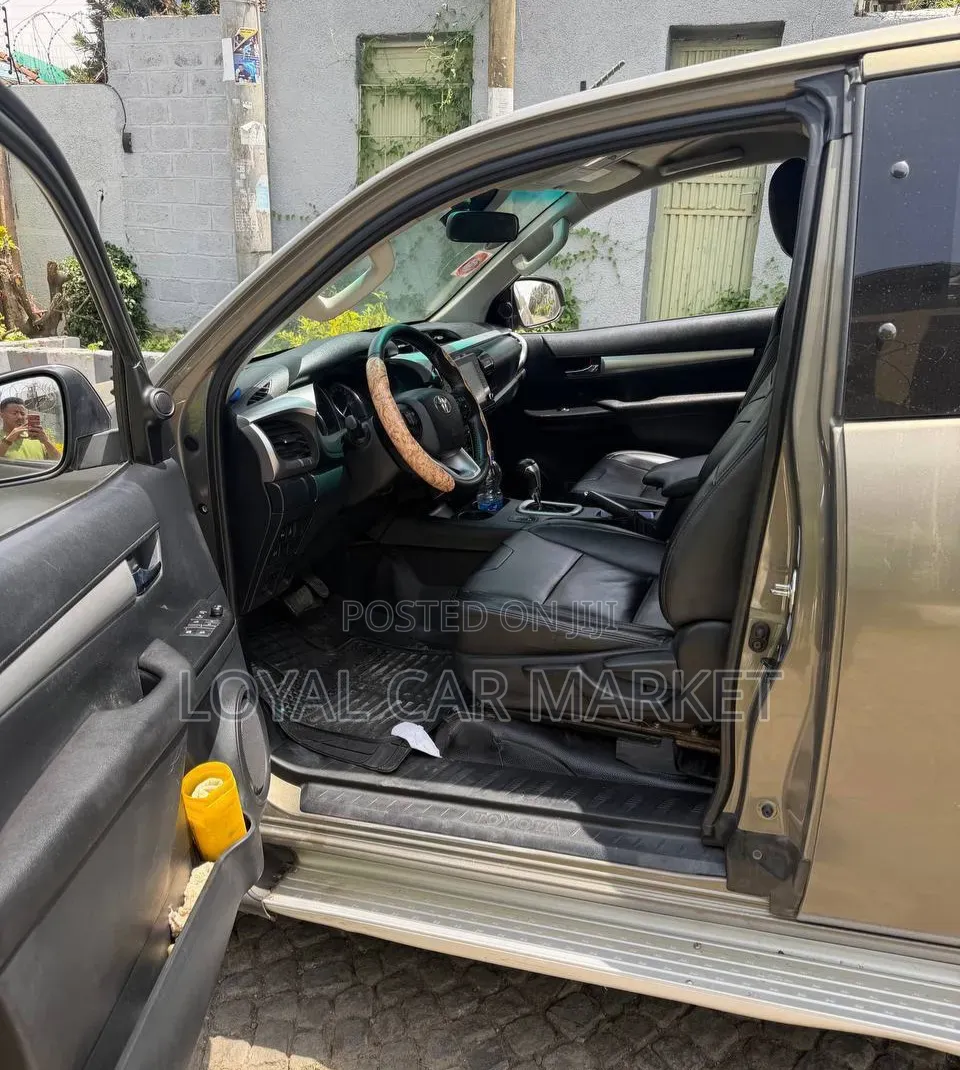 Toyota Hilux 2021 Gray