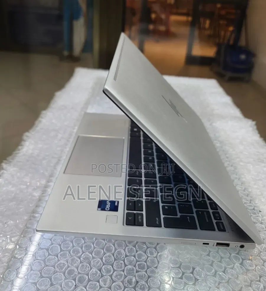 New Laptop HP EliteBook 830 G9 16GB Intel Core i5 SSD 512GB