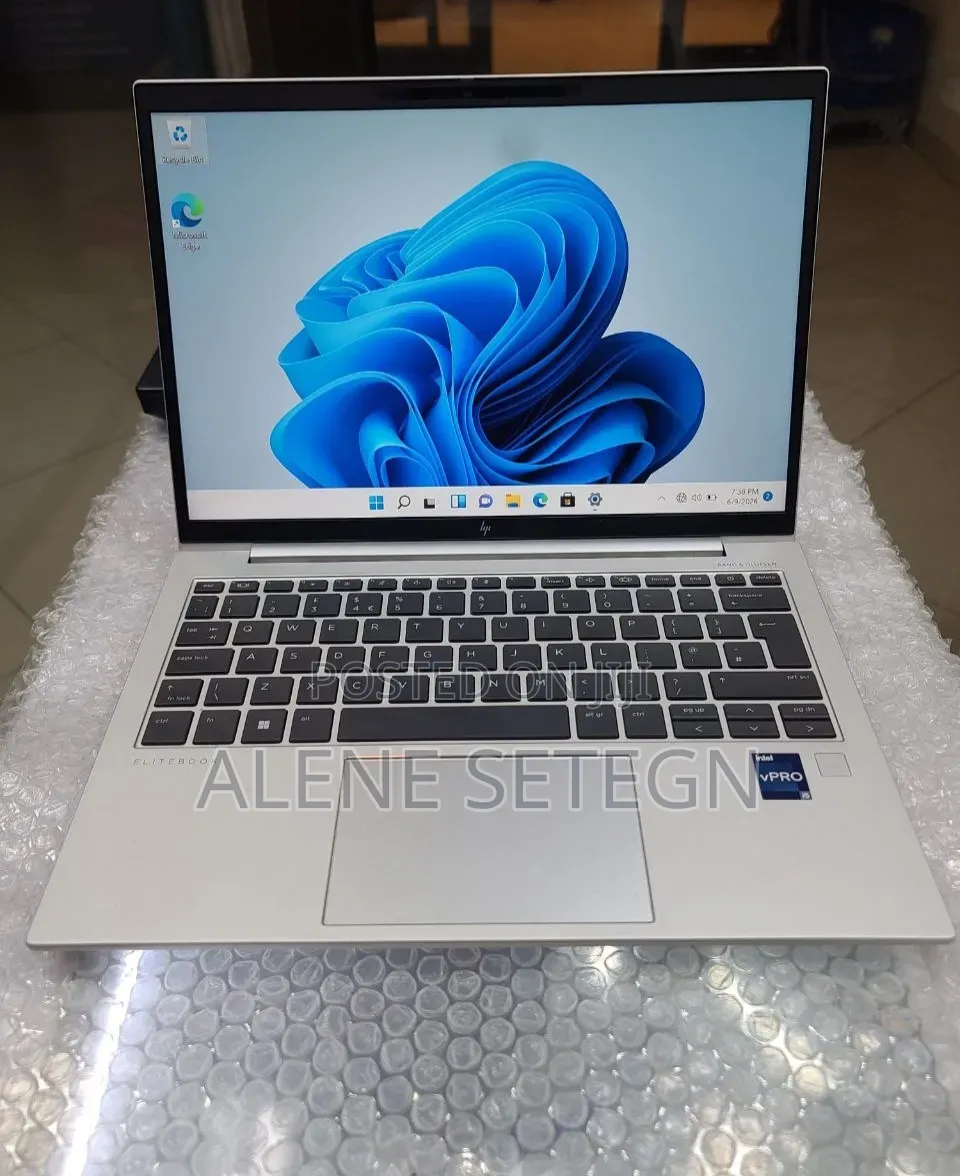 New Laptop HP EliteBook 830 G9 16GB Intel Core i5 SSD 512GB