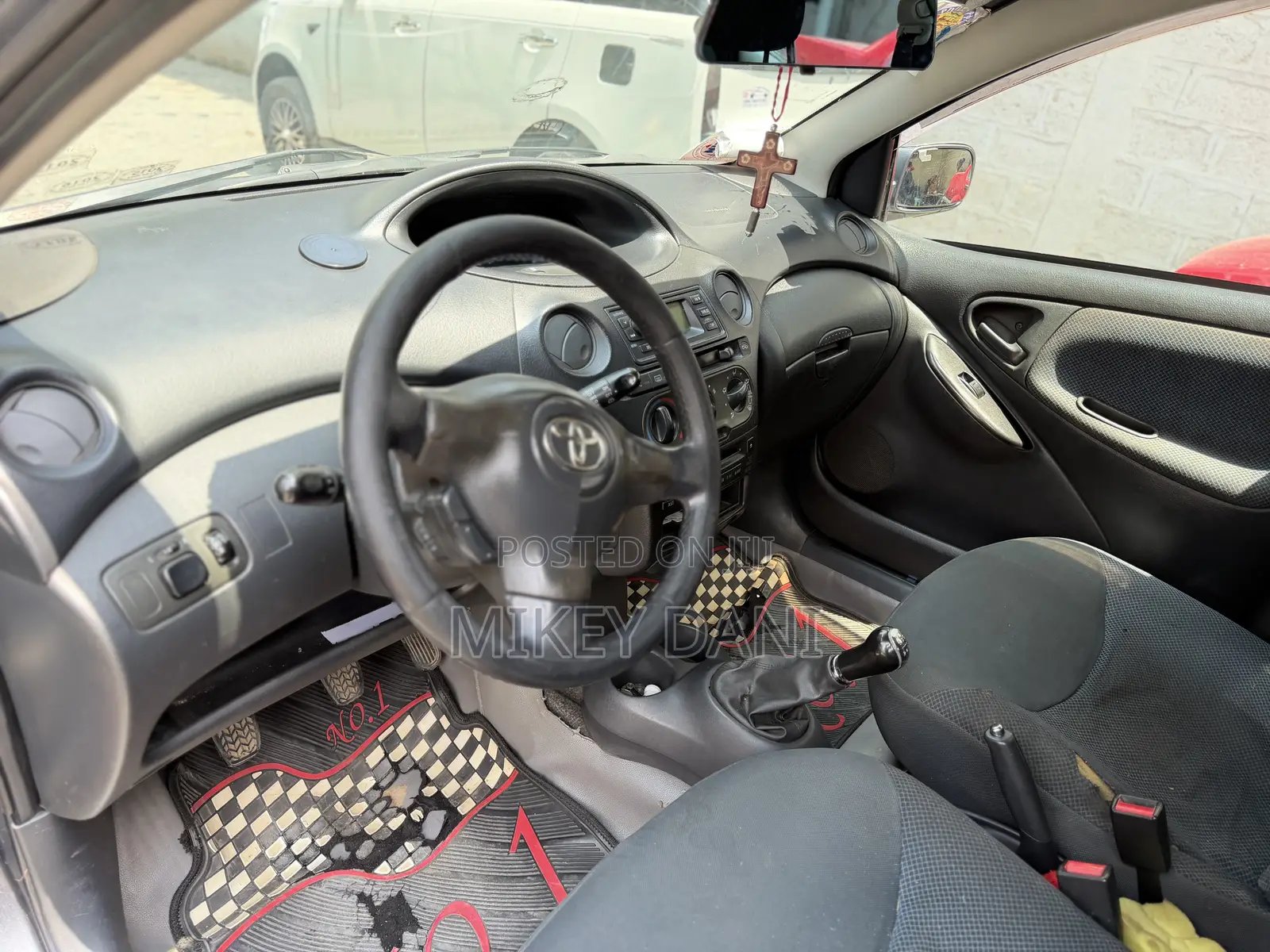 Toyota Vitz 2004 Gray