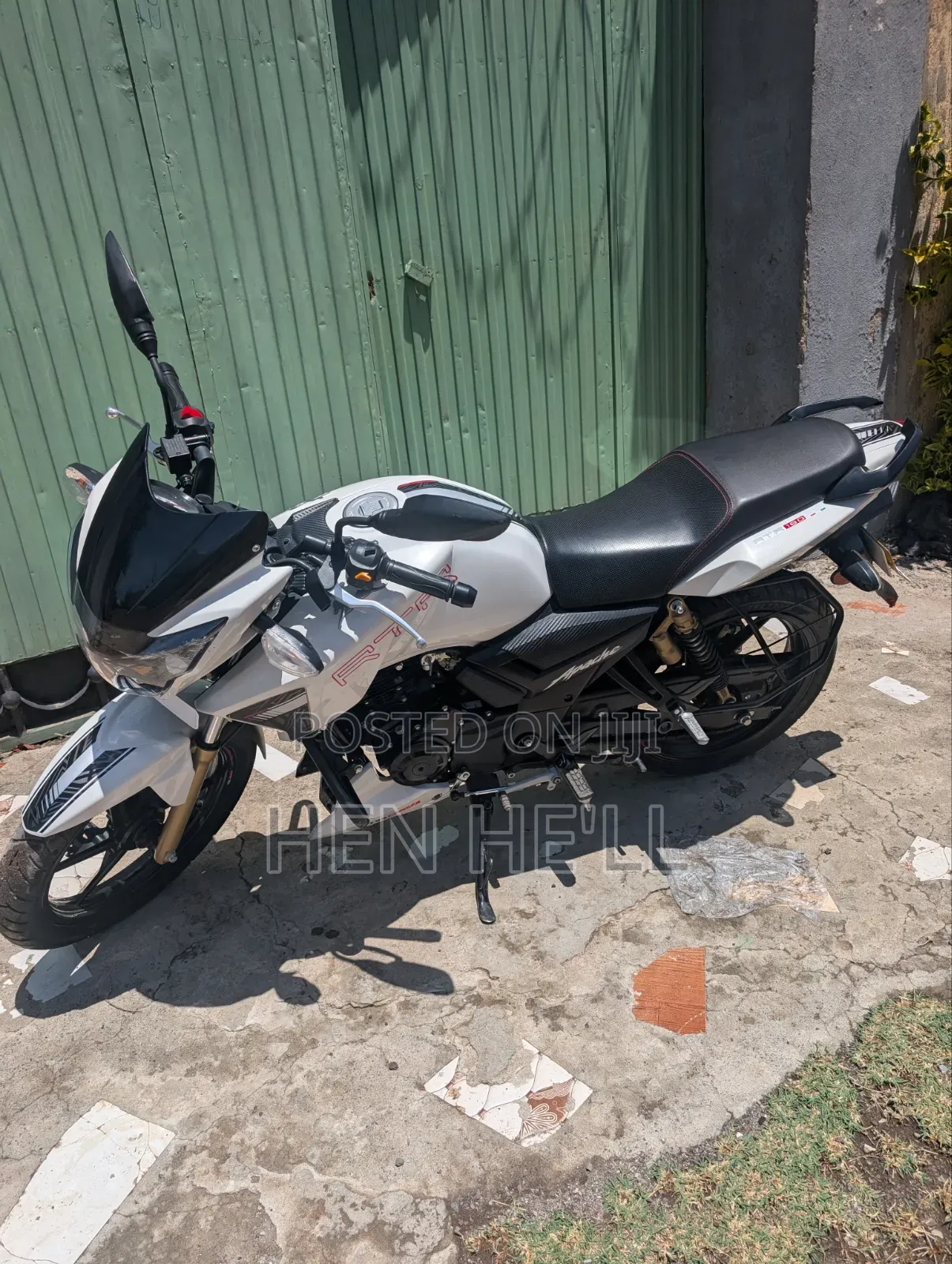 TVS Apache 180 RTR 2024 White