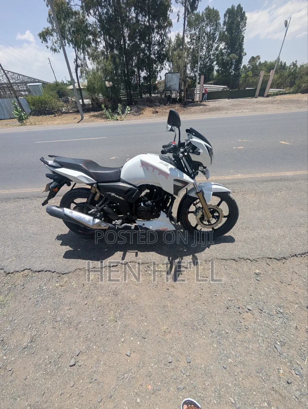 TVS Apache 180 RTR 2024 White