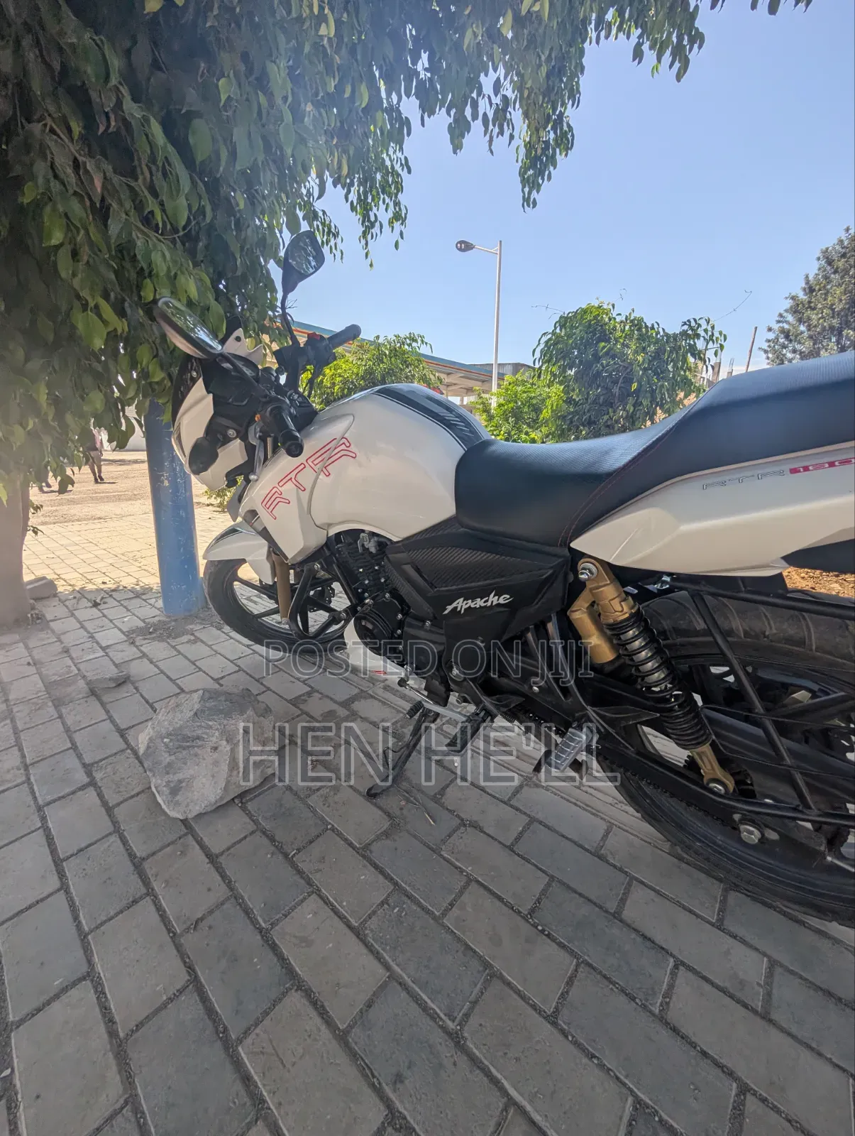 TVS Apache 180 RTR 2024 White