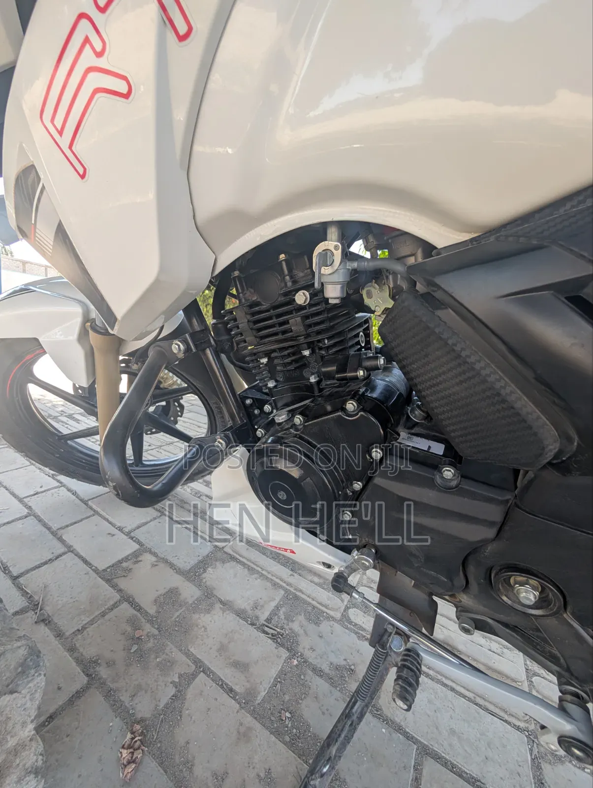 TVS Apache 180 RTR 2024 White