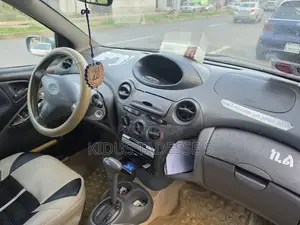 Toyota Vitz 2001 Blue