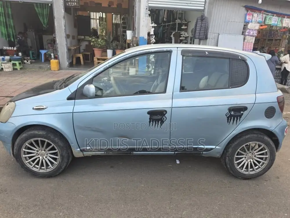 Toyota Vitz 2001 Blue