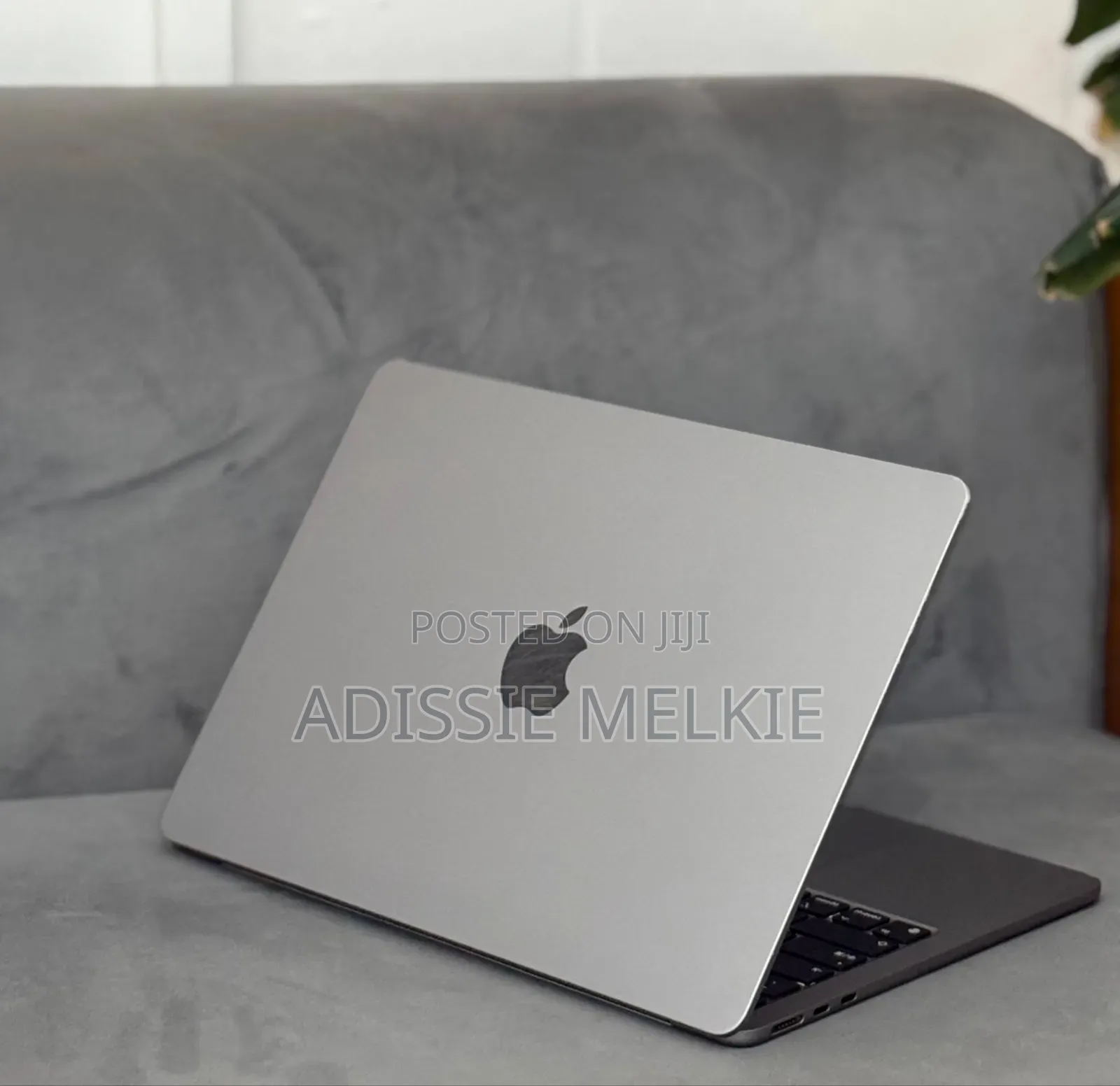 New Laptop Apple MacBook Air 2022 M2 8GB Apple M2 SSD 256GB