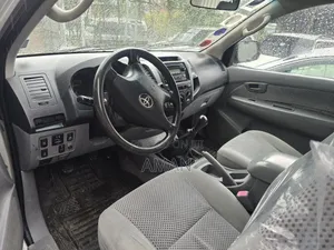Toyota Hilux 2010 Silver