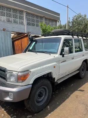 Toyota Land Cruiser 2013 White