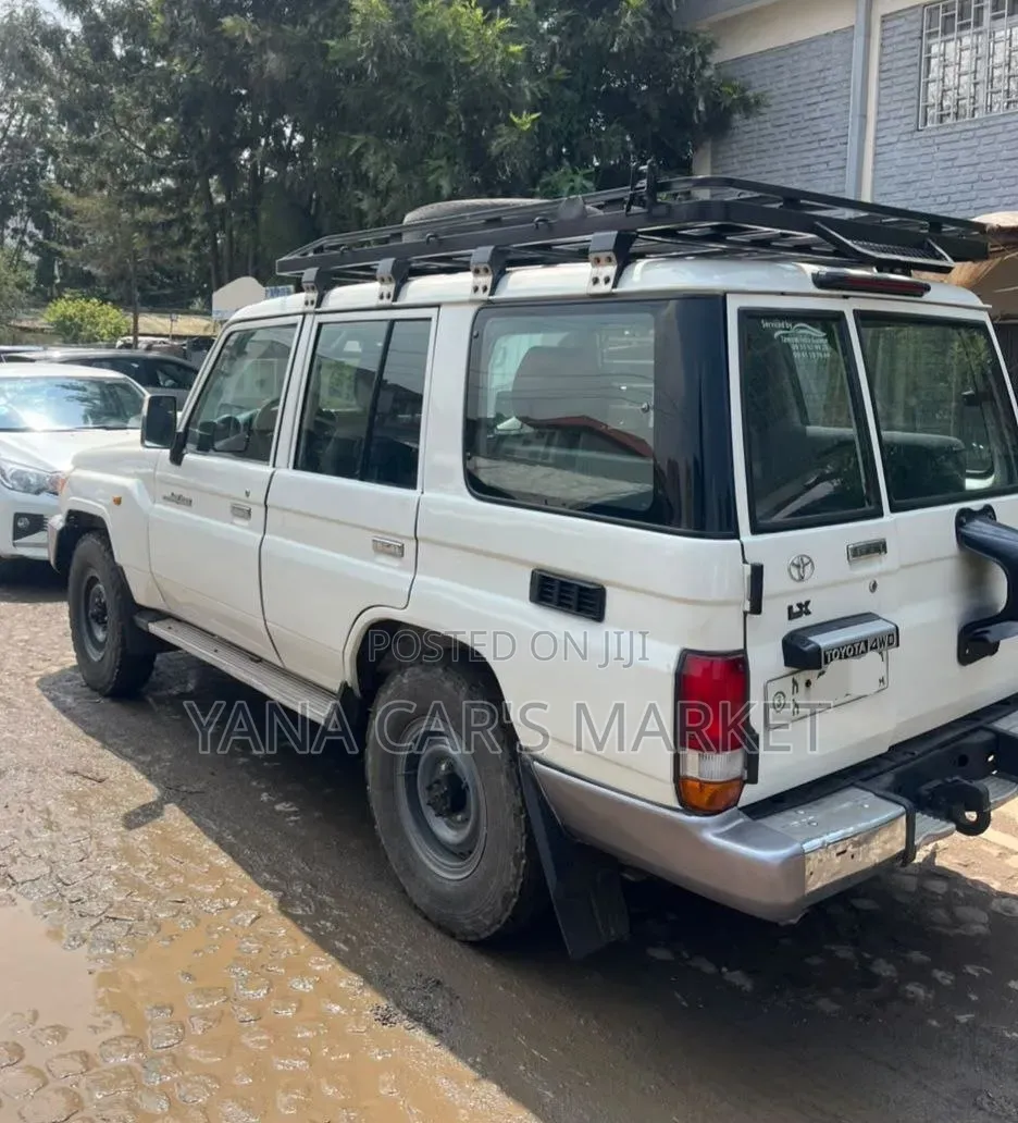 Toyota Land Cruiser 2013 White