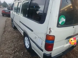 Toyota HiAce 2003 White